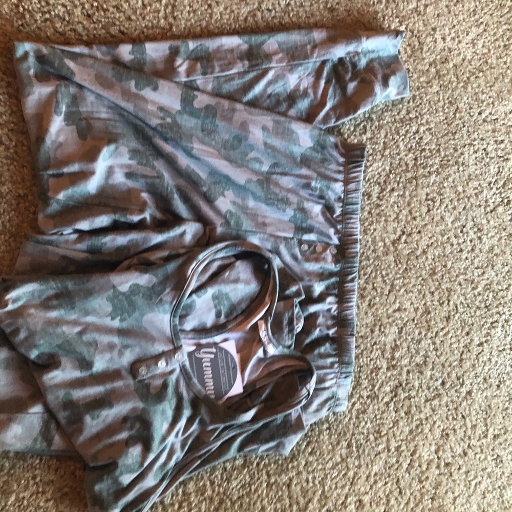 NWT camp lounge set medium